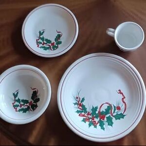 Fiesta Holiday Dinner ware Set White Holly Design 4 Piece tableware Christmas